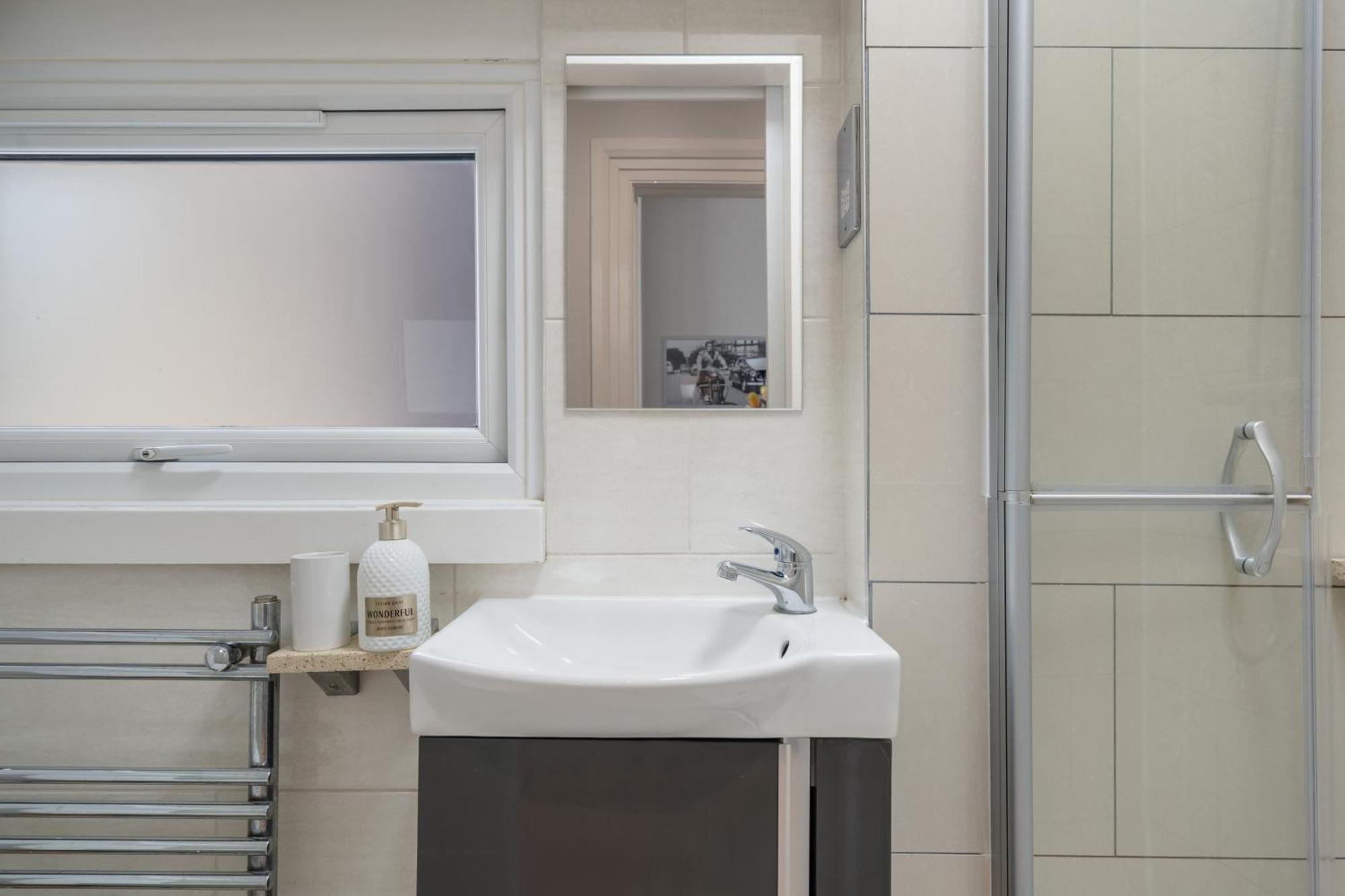 Modern Studio Apartment London Exterior foto